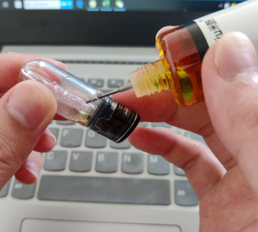 不小心把电子烟油吸到嘴巴了怎么办？_评测众测_电子烟之家官网